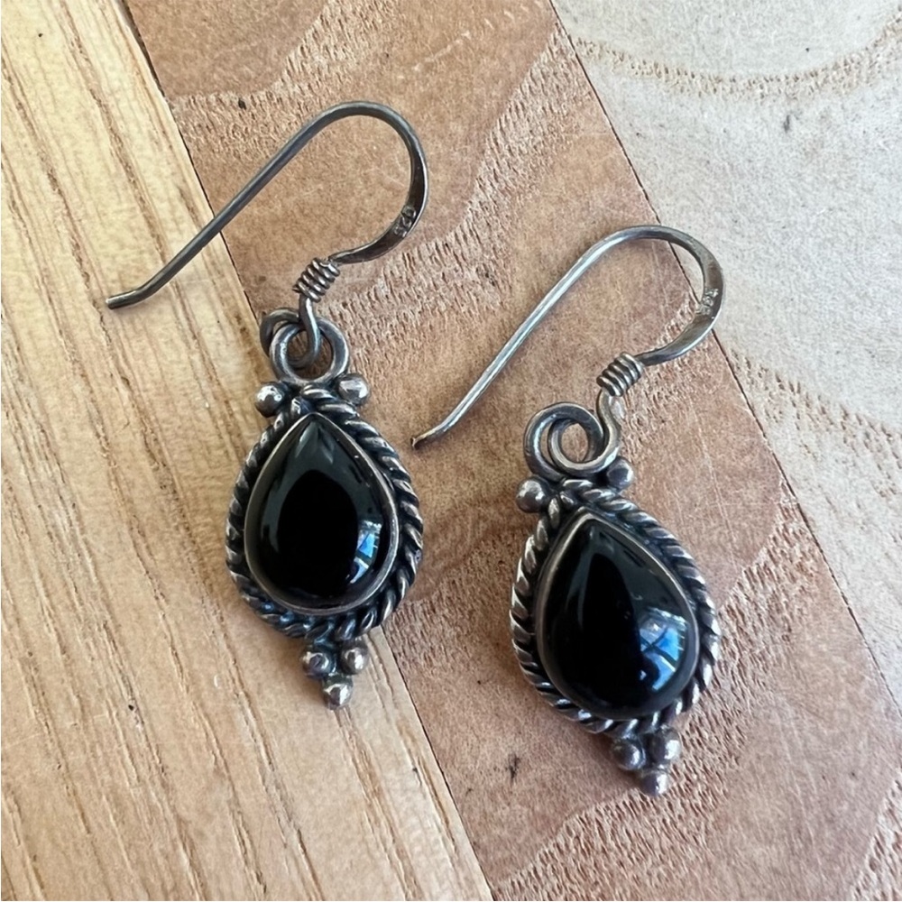 Vintage style 925 Sterling silver teardrop onyx earrings on hooks